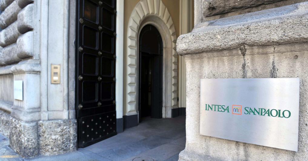 Intesa batte le stime e alza i target 2023. Utile netto a 2 27